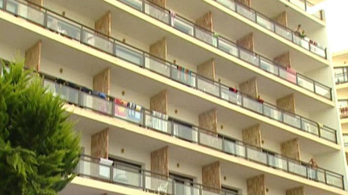 Telediario 1 - Hoteleros de Baleares estudian medidas contra el "balconing"