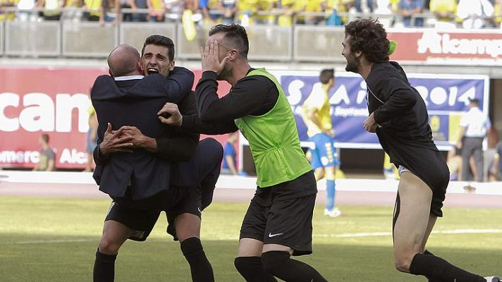 Telediario 1 - El Córdoba logra el ascenso tras una invasión de los aficionados de Las Palmas