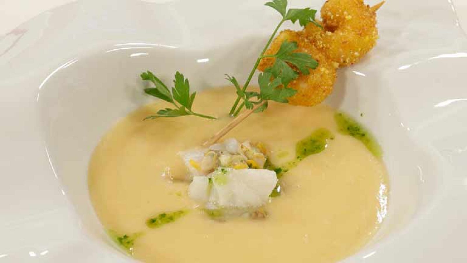 Crema suave de purrusalda con langostinos crujientes