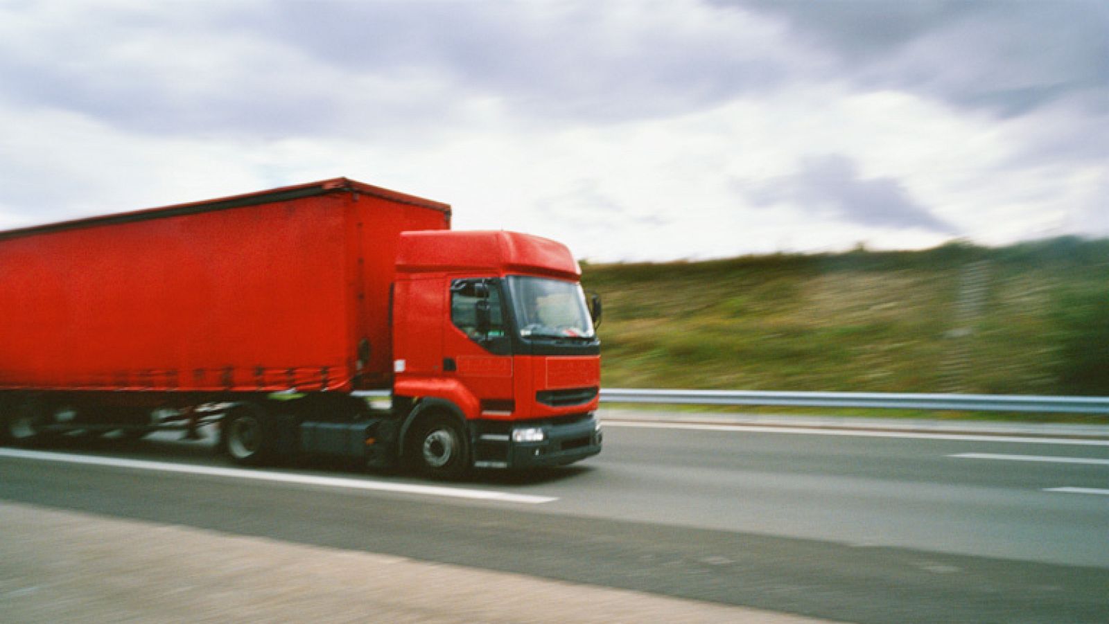 Francia va a imponer una nueva tasa a los transportistas que circulen por sus carreteras