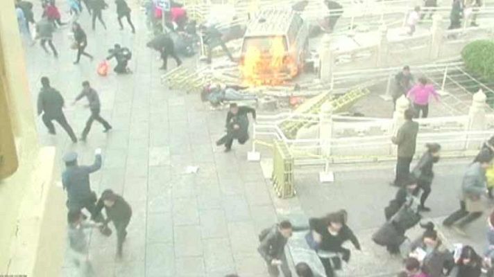  - China publica imágenes inéditas del atentado de Tiananmen en Pekín