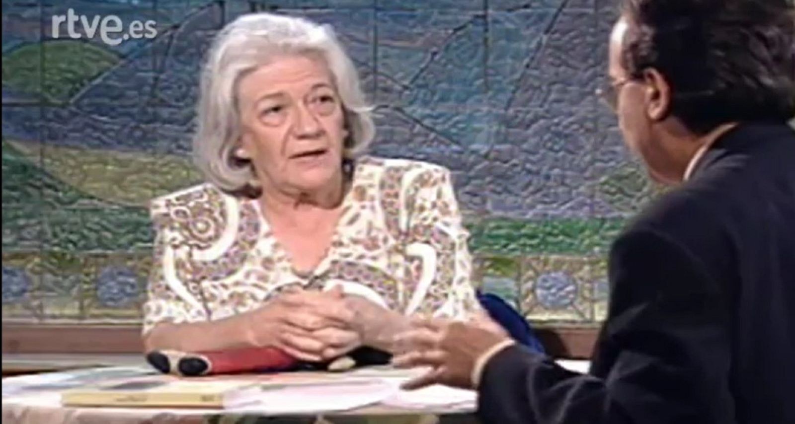 Cerca de ti - Ana María Matute - Cerca de ti (Biografía) | Ver