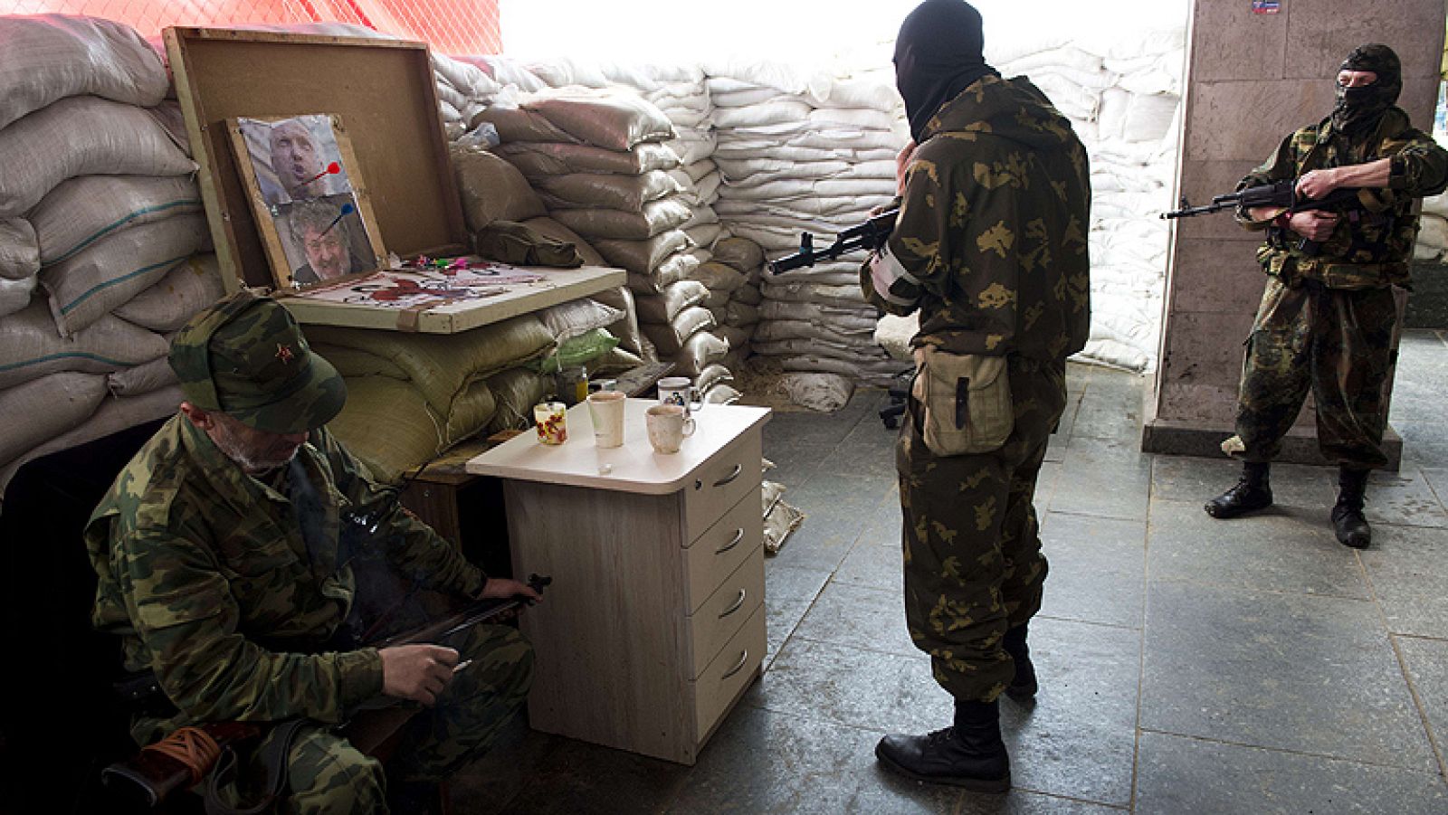 Hollande y Merkel piden que se cree un mecanismo de control del alto el fuego en Ucrania | Ver