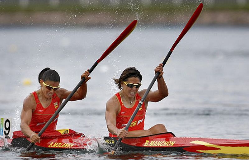 Las piragüistas españolas Beatriz Manchón y Sonia Molanes se han quedado a las puertas de la clasificación para la final de los 500  metros en K-2.