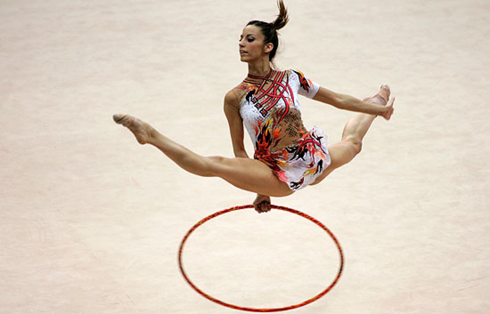 Ejercicio de aro de Almudena Cid