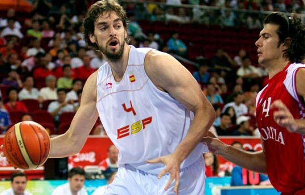  - Gasol y Alonso con las víctimas
