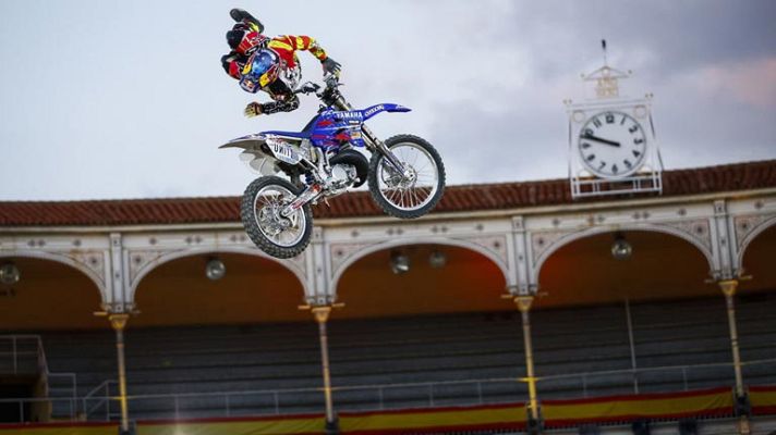 Telediario 1 - Los Xfighters hacen un guiño a los Sanfermines