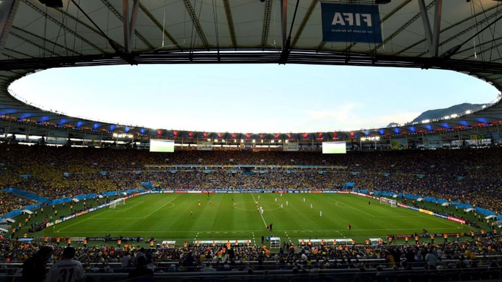 Nos hemos ido del Mundial, pero sólo a medias. España estará presente hasta en el césped de la final en Maracaná. El sistema de riego de seis estadios brasileños es "made in spain", está diseñado específicamente para el clima cambiante del país. Tamp