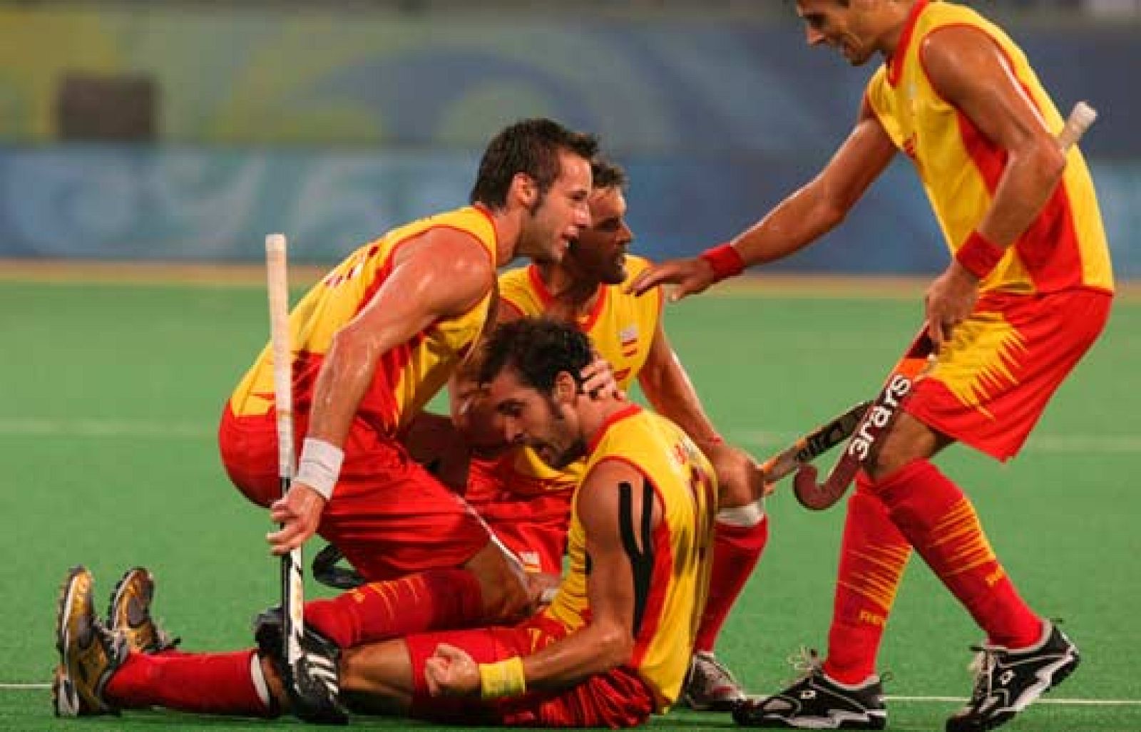 La selección española de hockey sobre hierba ha vencido por 3-2 a Australia en un encuentro complicado en el que ha tenido que remontar el marcador. De esta manera, pasa a la final, en la que le espera Alemania.
