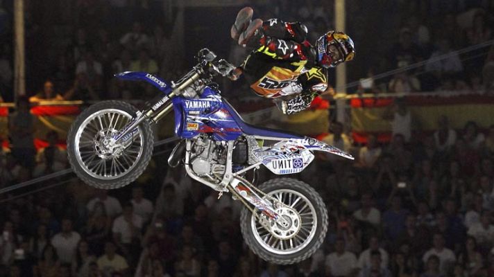Telediario 1 - Tom Pagès sale a hombros de Las Ventas en el Red Bull X-Fighters
