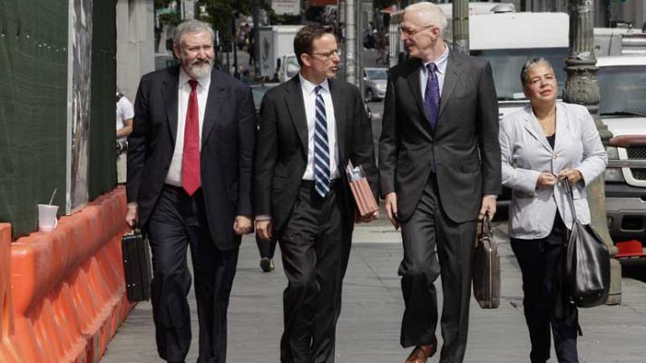 Telediario 1 - Argentina tiene un mes para negociar y evitar suspender pagos