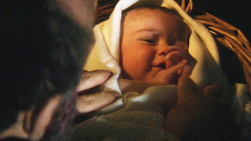 Águila Roja - Catalina descubre al bufón robando al bebé