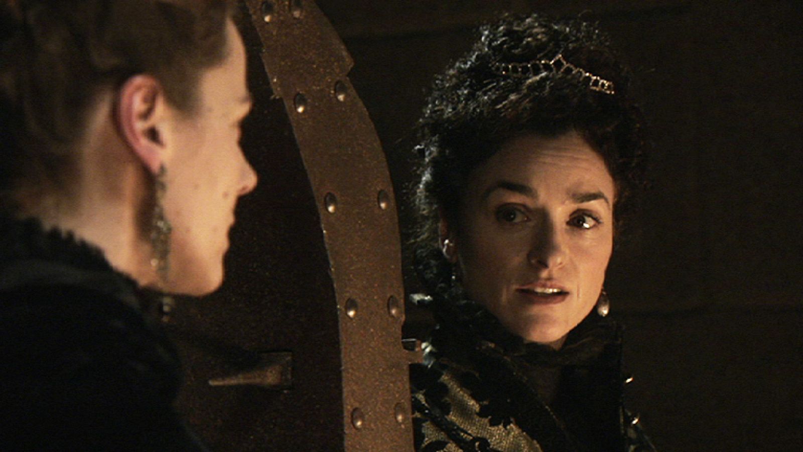 Águila Roja - La Reina se impone a Lucrecia | Ver