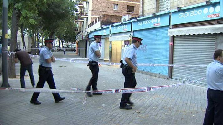 Telediario 1 - Los mossos buscan a los atracadores de un supermercado