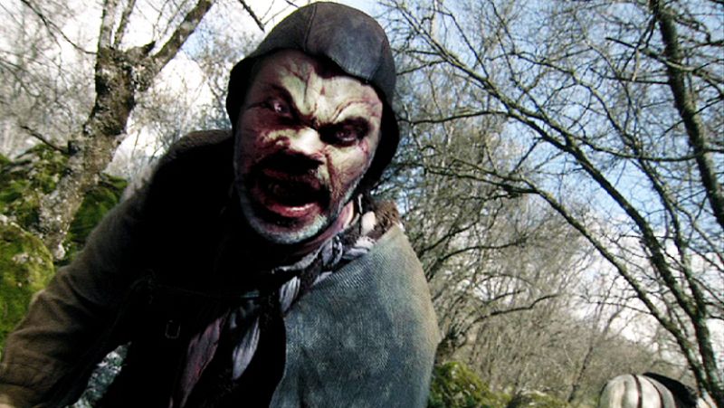 Águila Roja - Gonzalo confunde a Sátur con un monstruo