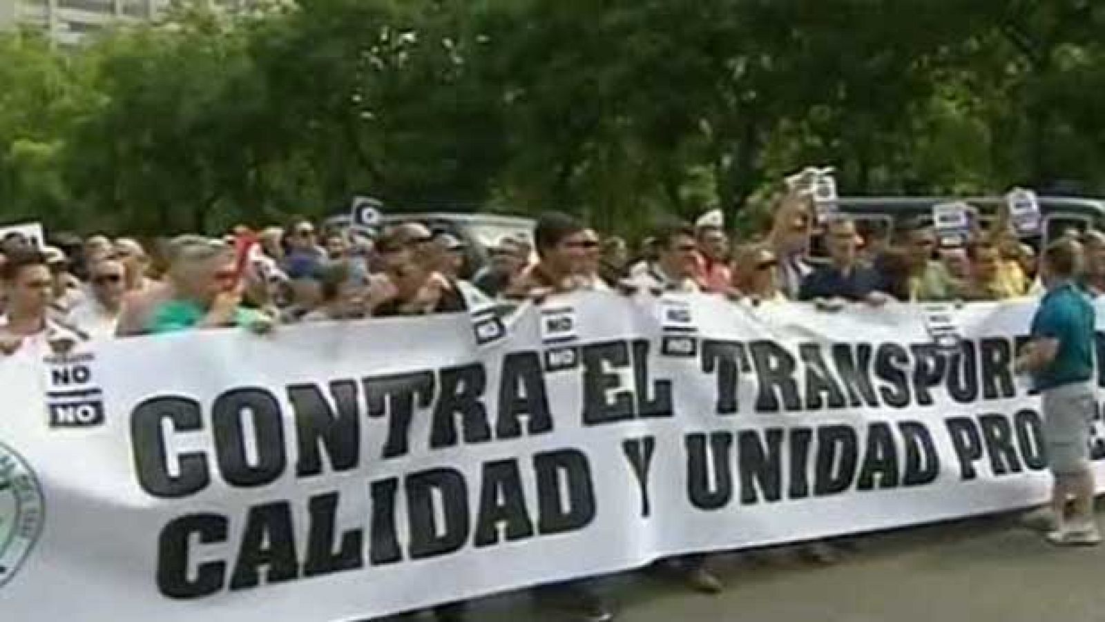 La mañana - Taxistas contra aplicaciones móviles intrusistas | Ver