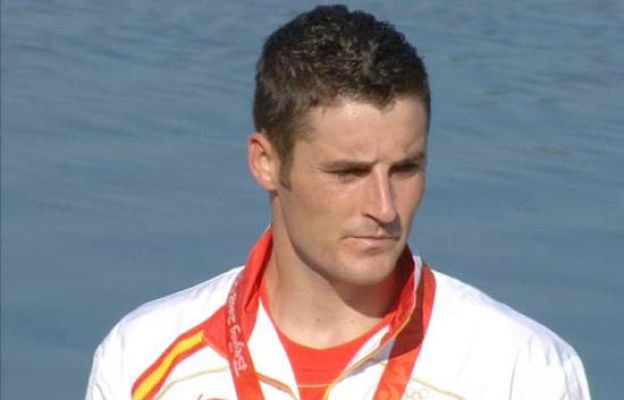  - Cal recibe la medalla