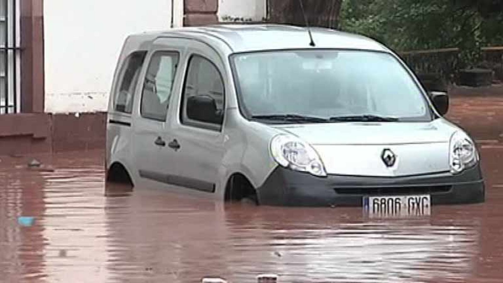 La mañana - Graves inundaciones en Elizondo: "Nunca había visto esto en mi vida" | Ver