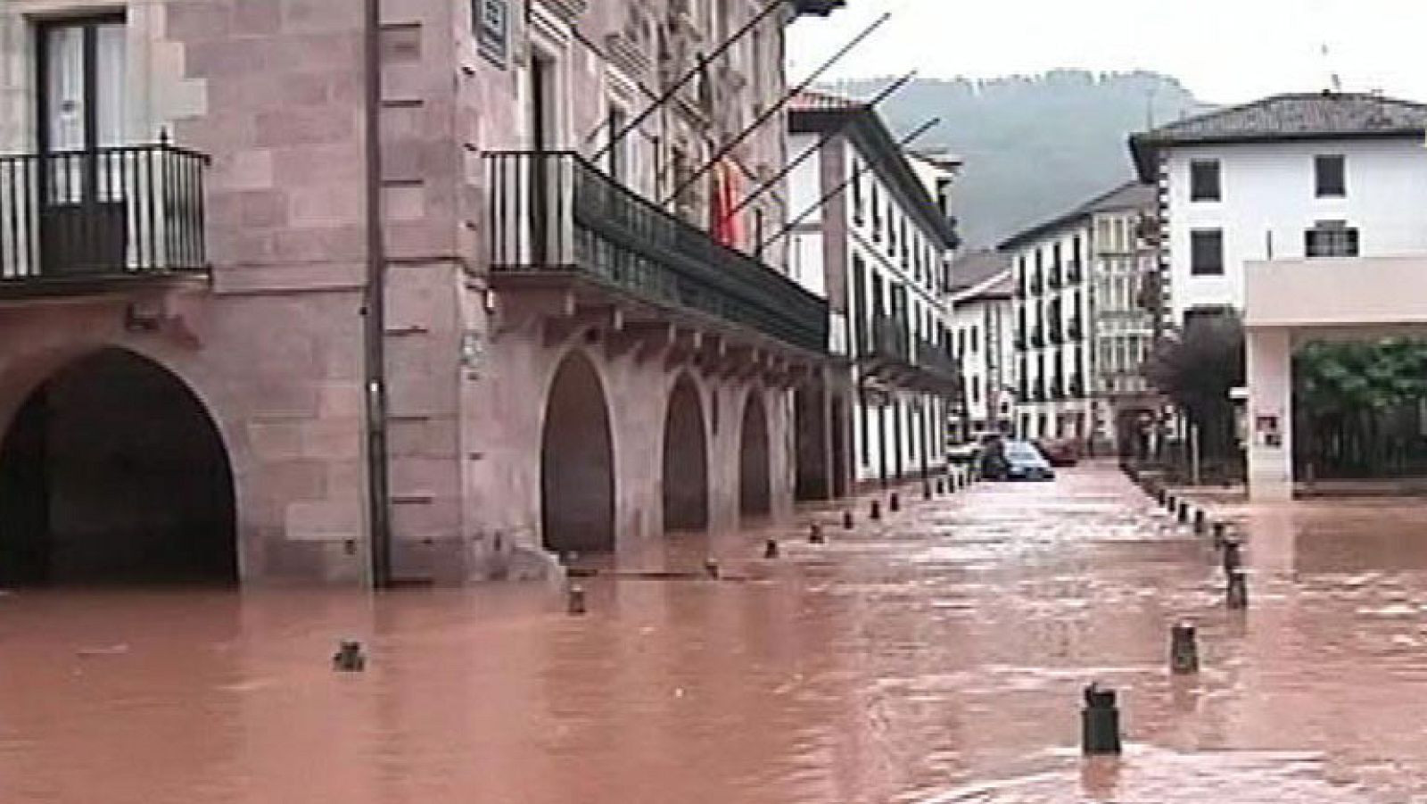 Elizondo bajo el agua por la riada
