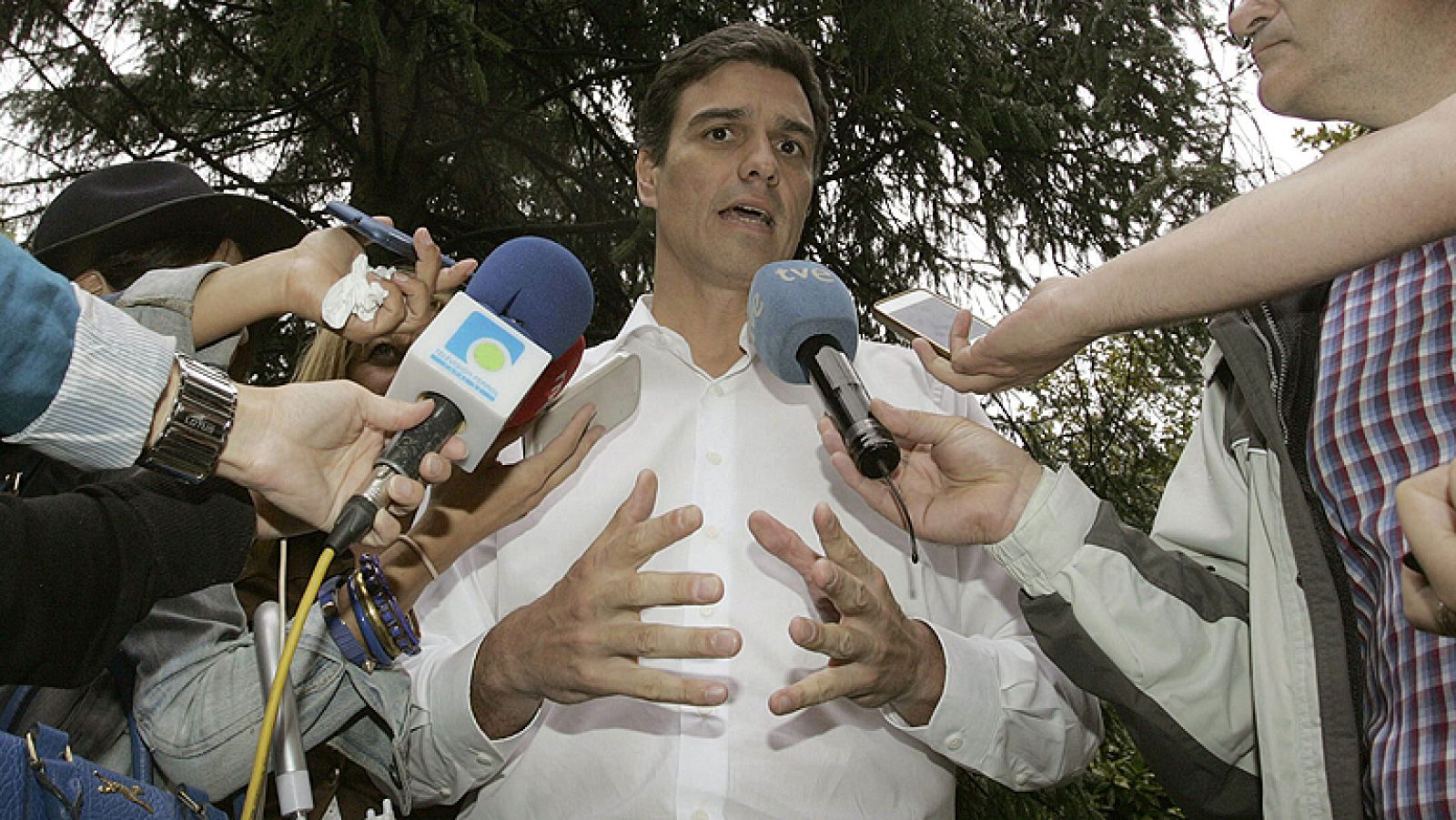 Los candidatos a la secretaría general del PSOE siguen recabando apoyos