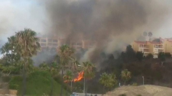 Telediario 1 - Ocho medios aéreos tratan de extinguir un incendio en Mijas