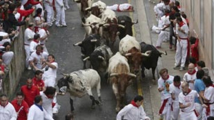 San Fermín - Embestida astado