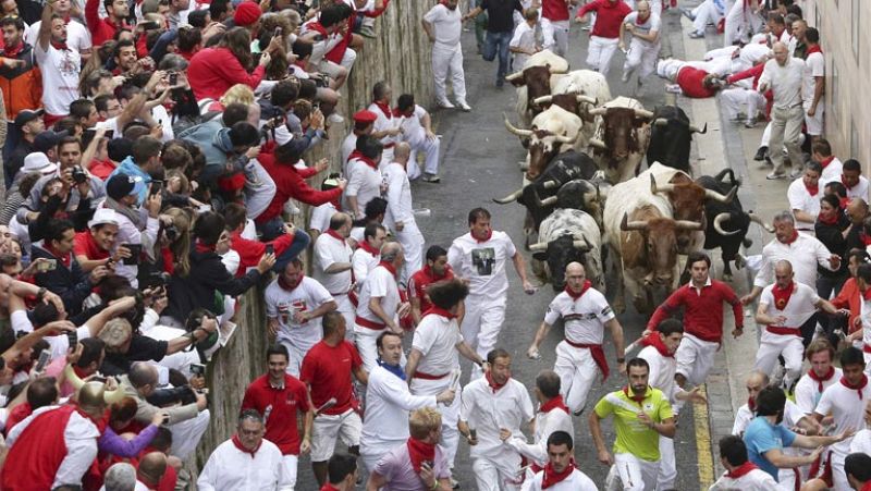 La manada se rompe y los mozos protagonizan largas carreras