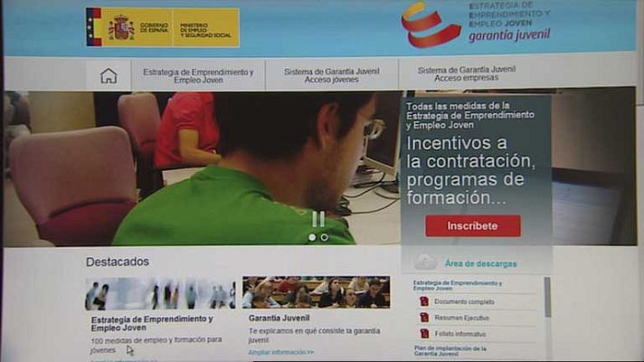 Telediario 1 - Jóvenes se inscriben en la web del Ministerio de Empleo