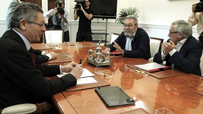 Gallardón niega a los sindicatos que la Fiscalía haya dado instrucciones para perseguir penalmente a sindicalistas