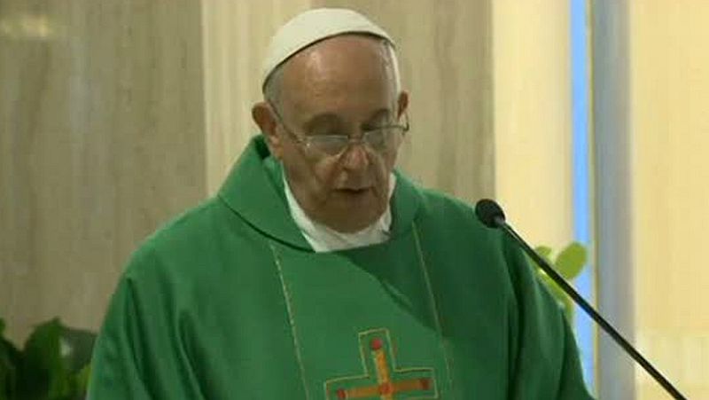 El papa recibe por primera vez a víctimas de abusos sexuales y les pide perdón | Ver
