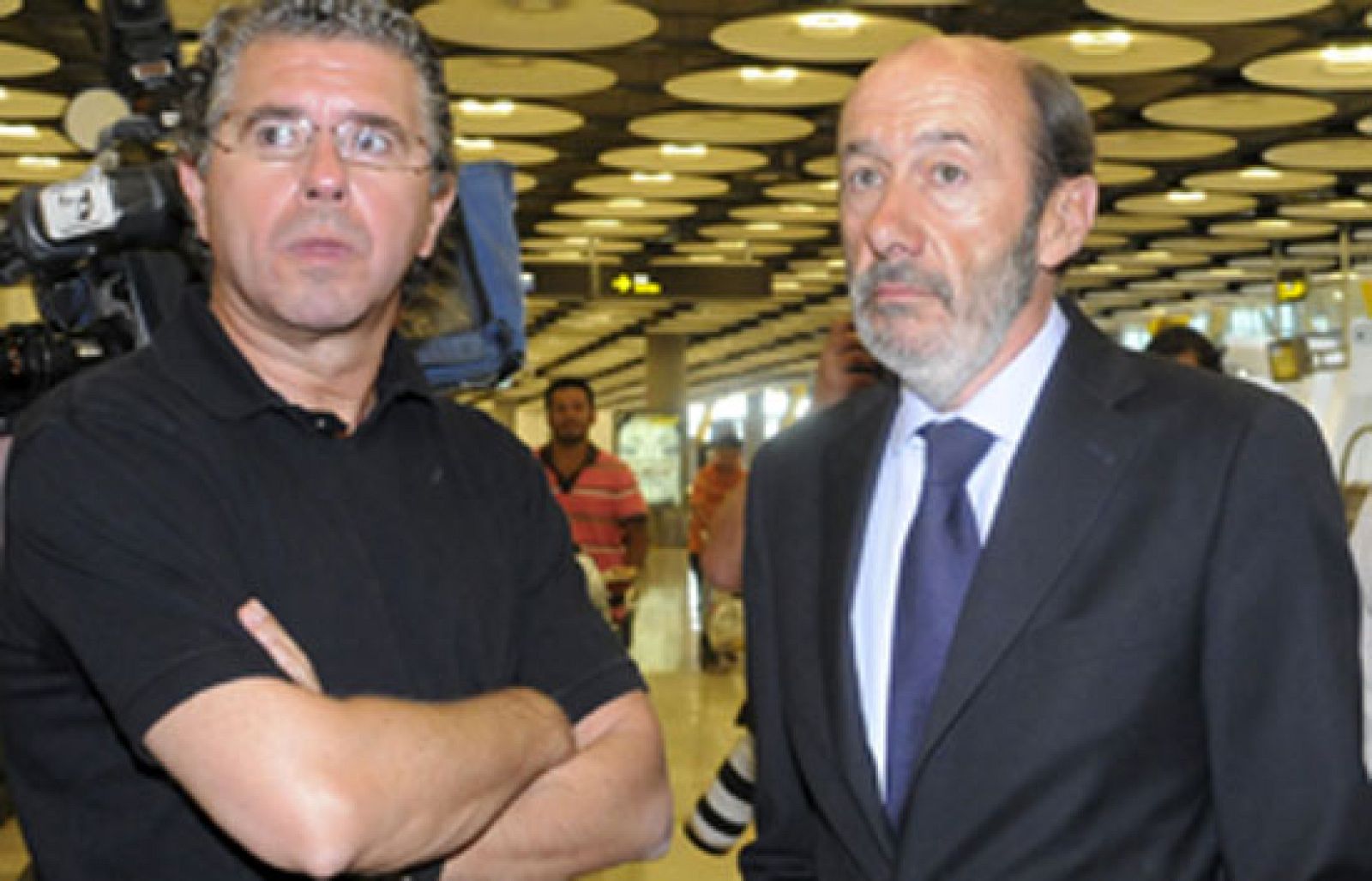 Polémica entre la Comunidad de Madrid y Aena acerca de quién activó el plan de emergencias | Ver