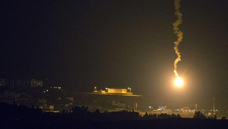 Israel lanza la ofensiva 'Margen Protector' y bombardea decenas de objetivos de Hamás en la franja de Gaza