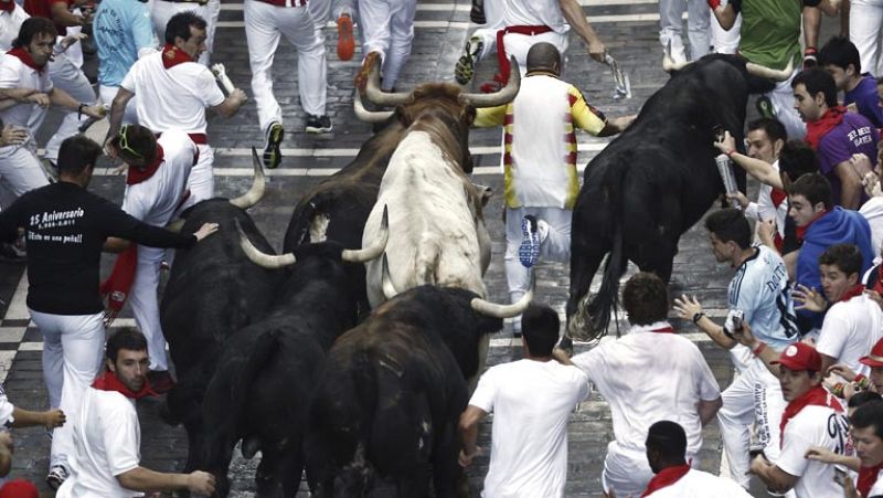 Un corredor experimentado esquiva las astas con habilidad