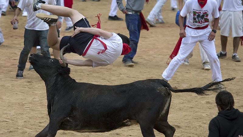 Peligroso tercer encierro con dos corneados en las fiestas de San Fermín