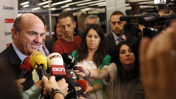 Telediario 1 - Guindos estudia obligar a las grandes empresas del MAB a cotizar en el Mercado Continuo