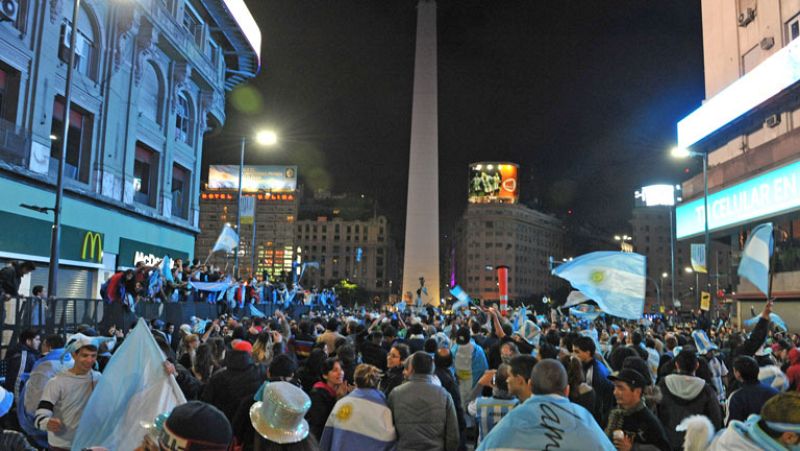 El país entero sale a celebrar a la calle el pase de Argentina a la final | Ver