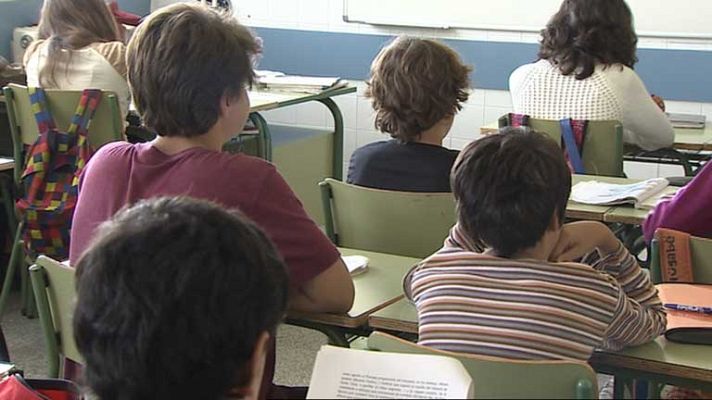 Telediario 1 - El Gobierno regula la escolarización privada en castellano