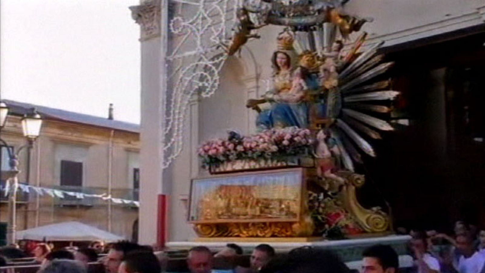 Un obispo de Calabria ha ordenado suspender todas las procesiones en la diócesis de Oppido-Palmi después de que en una de ellas se rindiera homenaje a un mafioso