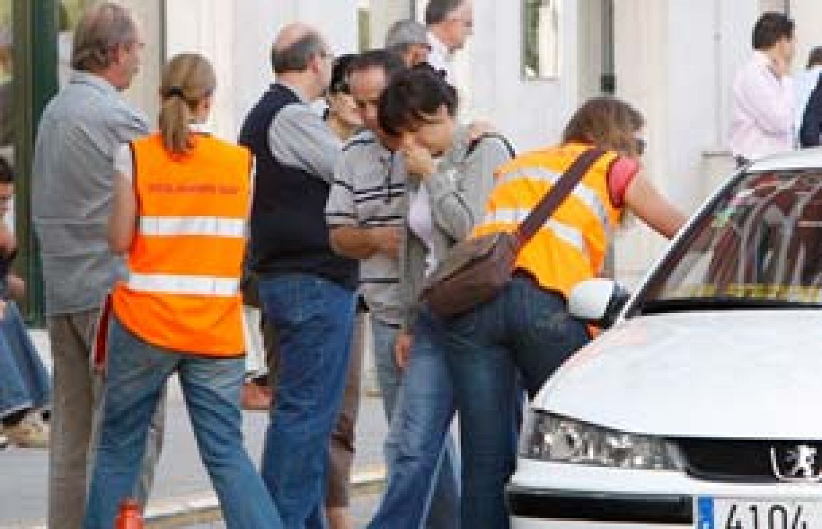 Los familiares siguen esperando | Ver