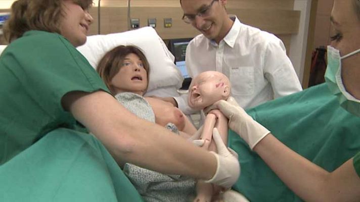 Telediario 1 - Practicar partos con robots para preparar a profesionales