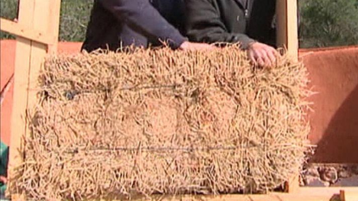 Aquí la Tierra - Construir con paja, la última moda