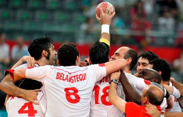  - En balonmano, medalla de bronce