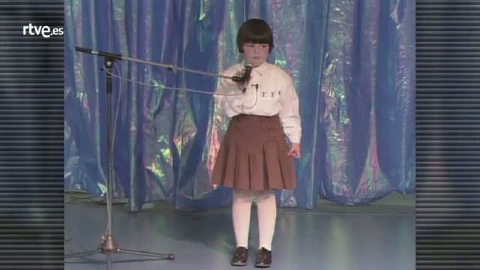 ¿Una ayudita para esta monada de niña?