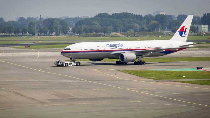 Fomento recomienda a las compañías aéreas españolas evitar sobrevolar Ucrania