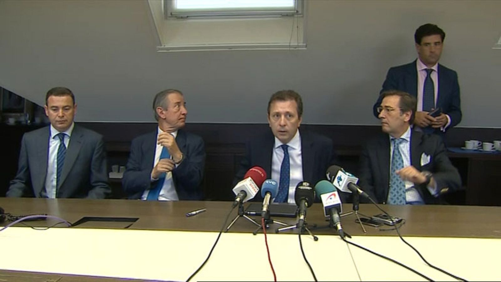 Los accionistas minoritarios piden más supervisión