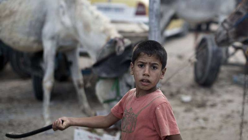 Casi dos millones de gazatíes se enfrentan a otra noche infernal