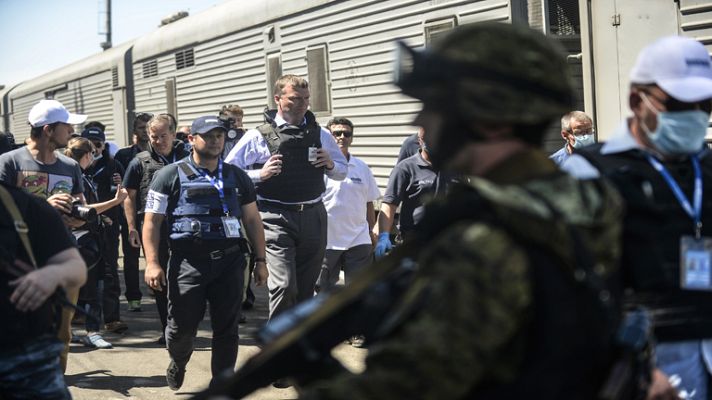  - Los forenses holandeses ya examinan los cuerpos del avión malasio