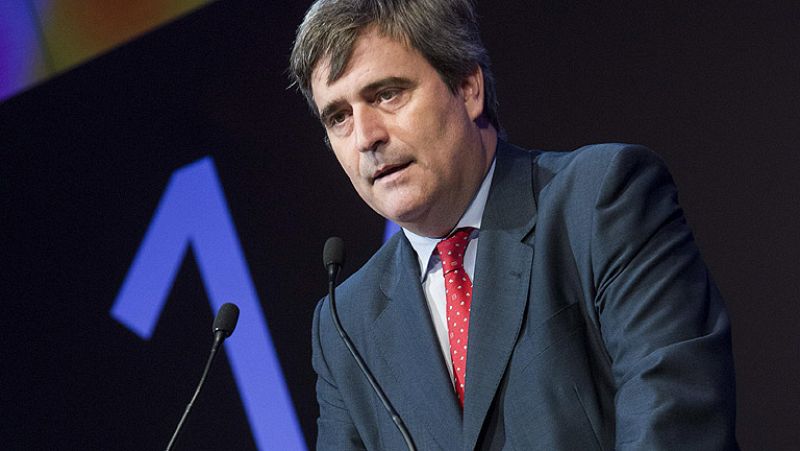 El presidente del CSD, Miguel Cardenal, cree que la reducción de cinco a cuatro jugadores de formación exigible a cada equipo de la Liga Endesa no será perjudicial para el baloncesto español.