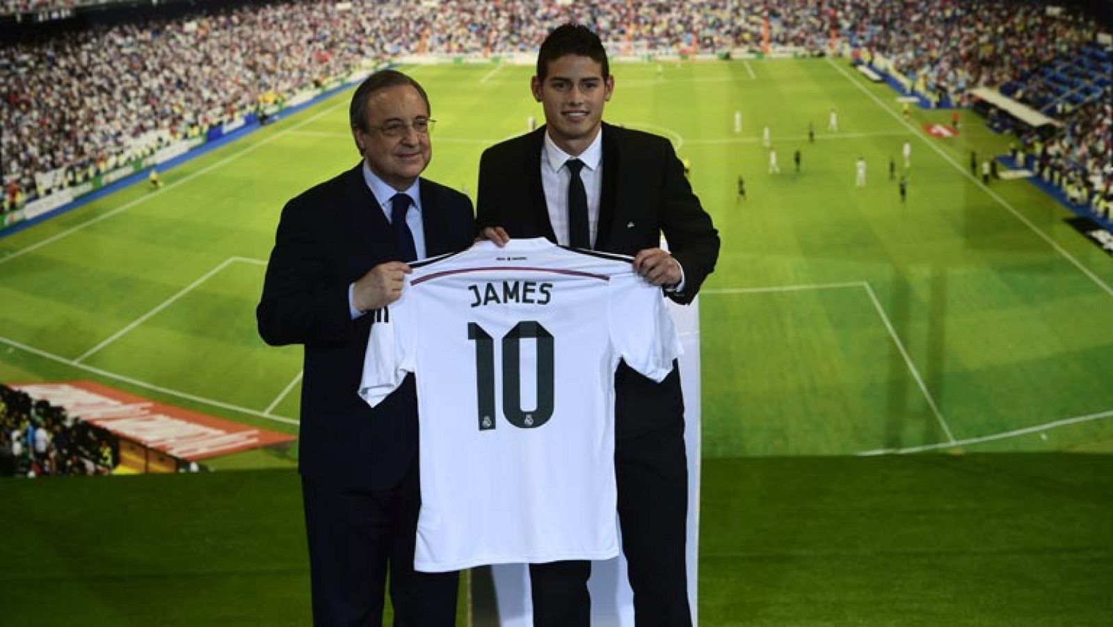 El colombiano James Rodríguez ha sido presentado como nuevo jugador del Real Madrid en el Bernabéu, donde 25.000 aficionados han acudido a ver al último fichaje merengue.