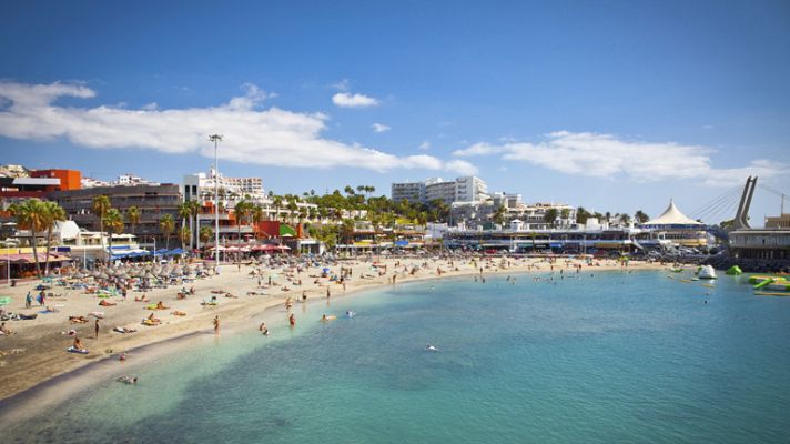 Telediario 1 - España recibe la cifra récord de 28 millones de turistas hasta junio, un 7,3% más que en 2013